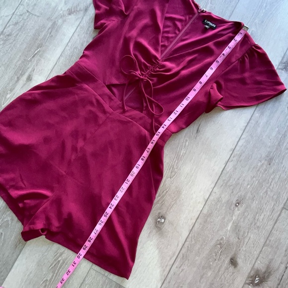 Express Romper Cutout Fluttersleeve shorts 4 burgundy - Picture 3 of 7